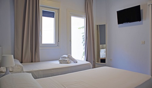 Habitación con 2 camas individuales, terraza
