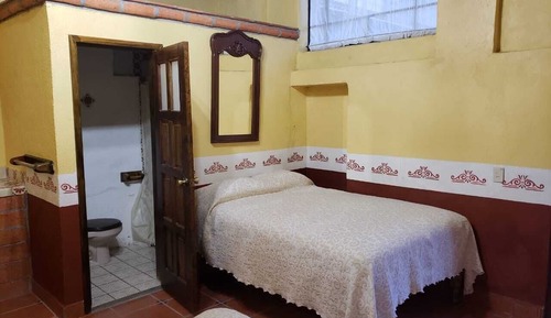 Habitación básica, 2 camas de matrimonio, no fumadores, vistas al patio
