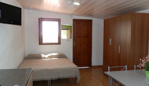 Estudio económico (2 adults + 2 kids)