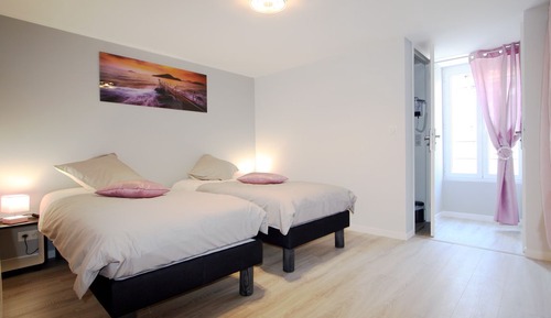 Habitación con 2 camas individuales