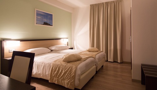 Habitación estándar con 1 cama doble o 2 individuales