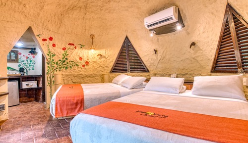 Bungalow básico, 2 camas de matrimonio, vistas al jardín, en la zona del jardín (Colibri Bungalow)
