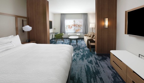 Suite, 1 cama de matrimonio grande con sofá cama (Mobility Accessible, Roll-in Shower)