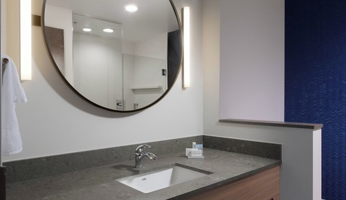 Suite, varias camas (Mobility Accessible, Tub)