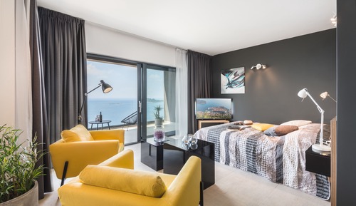 Estudio, vistas al mar