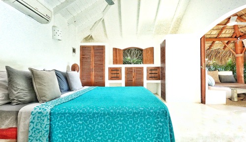 Habitación romántica, 1 cama de matrimonio grande, vistas al jardín