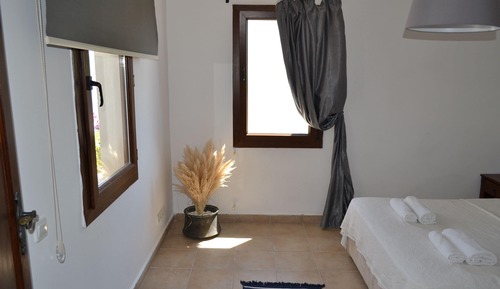 Villa familiar, 4 habitaciones, fumadores, vistas al mar