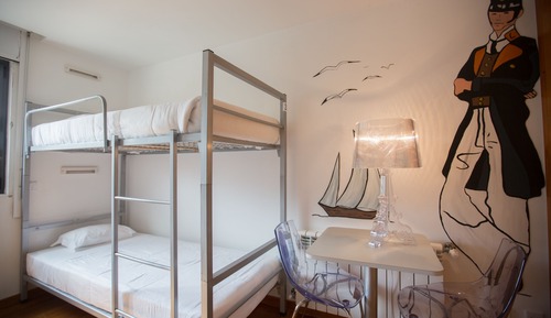 Dormitorio compartido, solo para hombres, baño compartido (4 Beds)