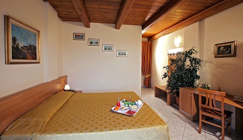 Habitación estándar con 1 cama doble o 2 individuales