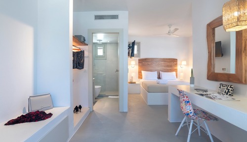 Suite with Private Plunge Pool & Sea View