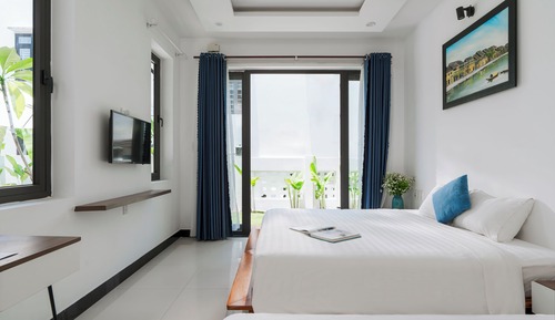 Deluxe Poolside Triple Room