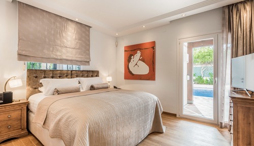 Habitación Confort doble, 1 cama de matrimonio grande, no fumadores, vistas a la piscina