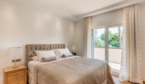 Habitación doble superior, 1 cama de matrimonio grande, no fumadores, vistas al jardín