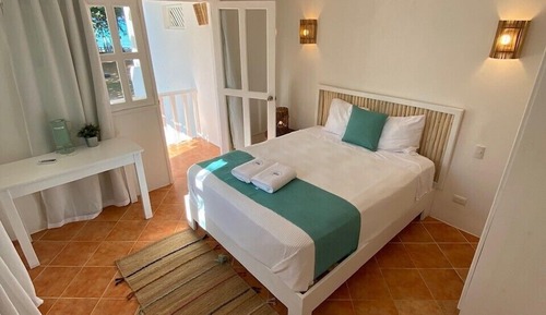 Habitación básica doble, 1 cama de matrimonio, no fumadores, vistas parciales al mar