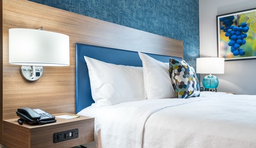Estudio, 1 cama de matrimonio grande (Roll-In Shower, Hearing & Mobility)