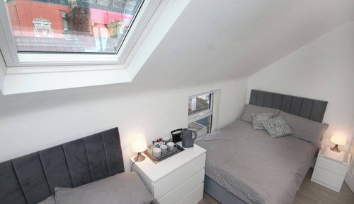 Habitación, varias camas, baño privado