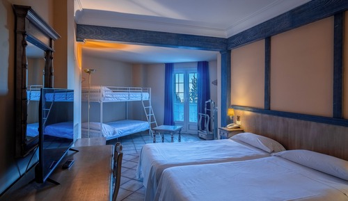 Habitación cuádruple estándar