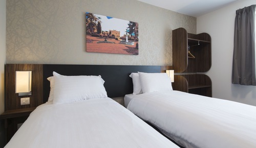 Habitación con 1 cama doble o 2 individuales, accesible para personas con discapacidad