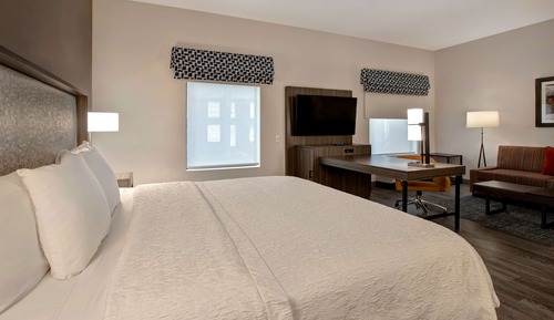 Estudio, 1 cama de matrimonio grande, frigorífico y microondas (Wet bar)