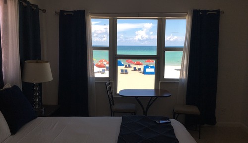 Habitación Deluxe, 1 cama de matrimonio grande, cocina básica, frente al mar