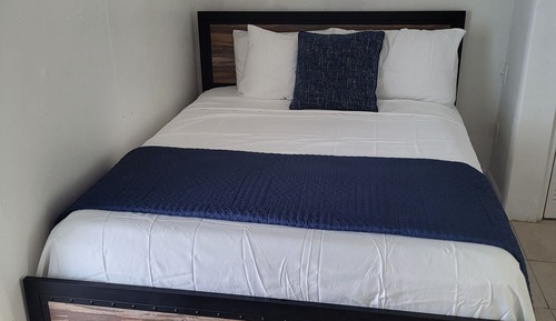 Estudio, 1 cama de matrimonio, vistas parciales al mar