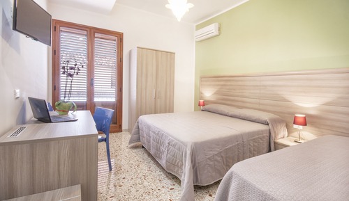 Habitación triple, vistas a la ciudad