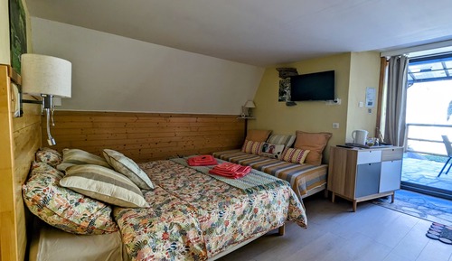 Habitación triple Premium, bañera de hidromasaje, vistas al río (Chambre Eté )