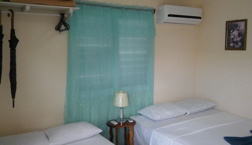 Habitación básica, baño privado