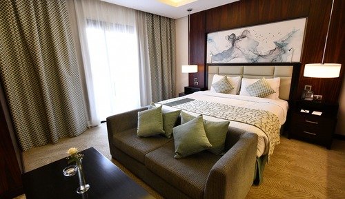 Habitación Grand, 1 cama de matrimonio grande, vistas a la piscina (Deluxe)