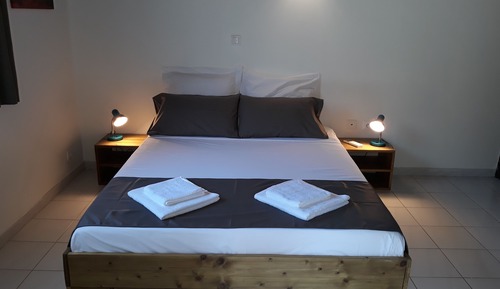 Estudio Club, 1 cama de matrimonio, vistas al jardín