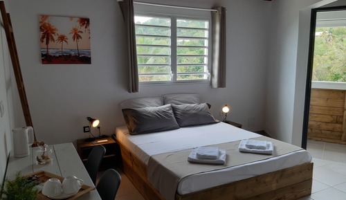Estudio Deluxe, 1 cama de matrimonio, vistas parciales al mar