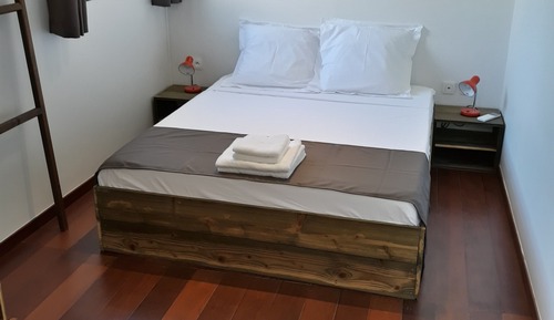 Estudio clásico, 1 cama de matrimonio, vistas al jardín