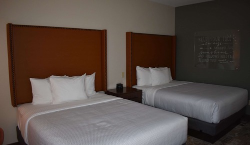 Habitación, 2 camas de matrimonio, notificación por teléfono o timbre, no fumadores