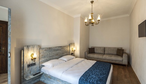 Apartamento clásico, 1 cama de matrimonio con sofá cama