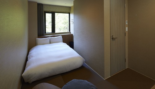 Habitación (Semi-Double, 16 sqm, Shared Bathroom)