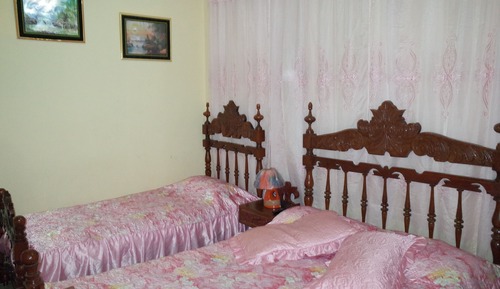 Habitación triple económica (Rosado)