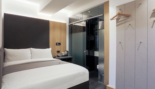 Queen Room, No Windows