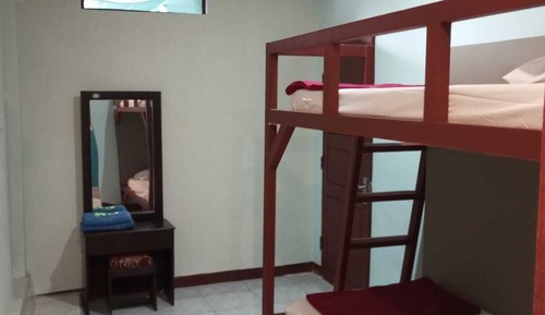 Habitación básica con 2 camas individuales