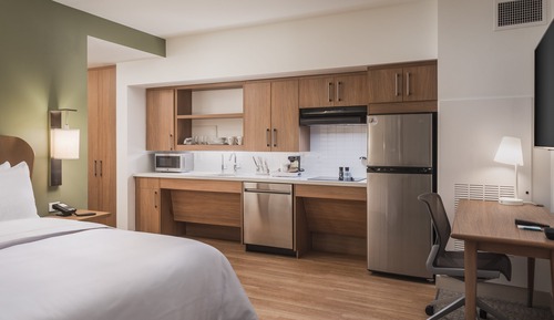 Estudio, 1 cama de matrimonio grande con sofá cama (Mobility/Hearing Access, Roll-in Shwr)