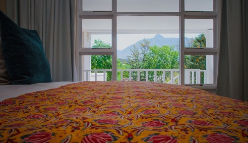 Habitación con 1 cama doble o 2 individuales, vistas a la montaña
