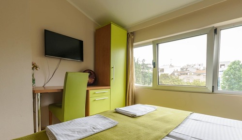 Habitación Confort con 1 cama doble o 2 individuales, 1 cama de matrimonio, vistas al jardín