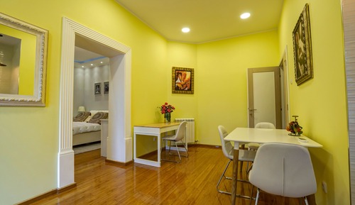 Apartamento familiar, 1 cama de matrimonio grande, vistas al jardín