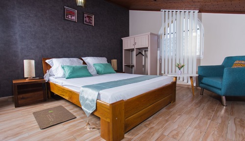 Habitación Confort doble, 1 cama de matrimonio, vistas al jardín