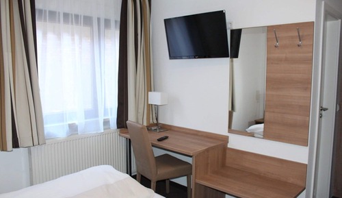 Habitación básica con 1 cama doble o 2 individuales