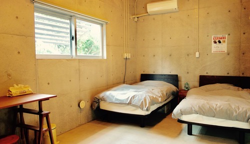 Habitación con 2 camas individuales