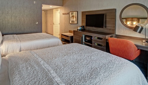 Habitación, 2 camas de matrimonio, frigorífico y microondas