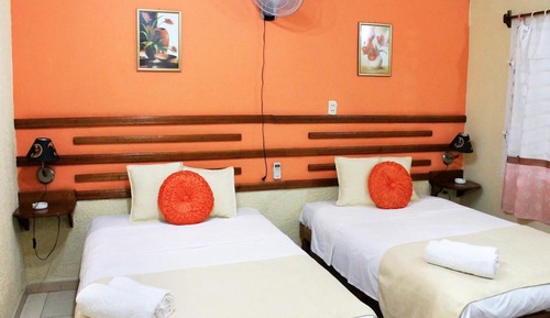 Habitación cuádruple familiar, 2 camas de matrimonio, vistas al patio