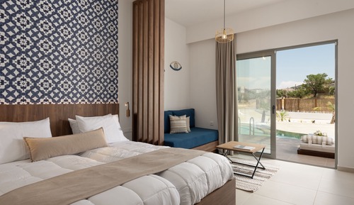 Suite Confort, vistas a la piscina