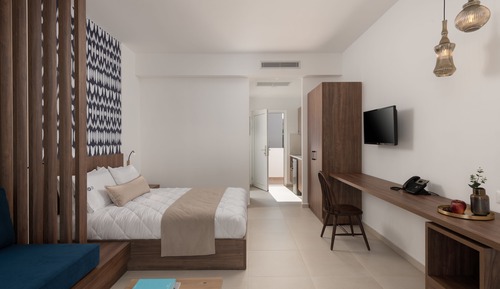 Suite superior, acceso a la piscina, vistas a la piscina