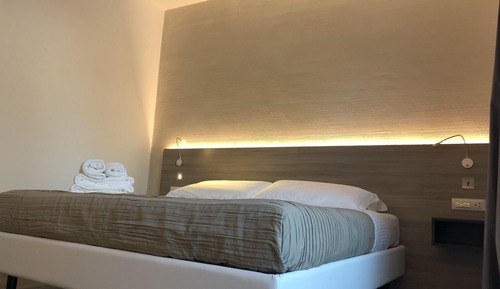 Habitación triple familiar, 1 cama de matrimonio, balcón, vistas a la piscina